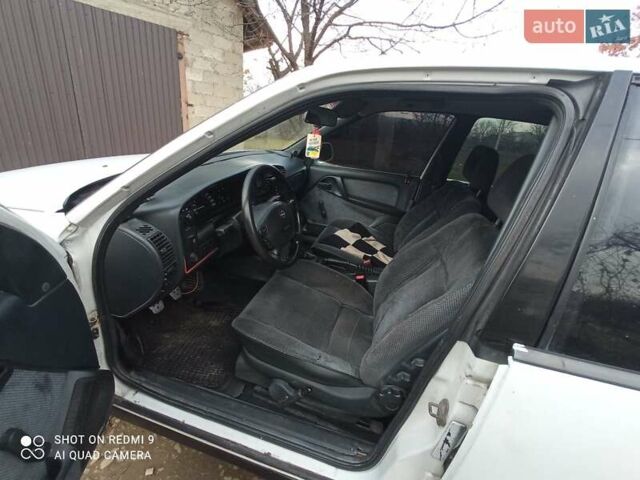 Білий Опель Омега, об'ємом двигуна 2 л та пробігом 370 тис. км за 1100 $, фото 7 на Automoto.ua