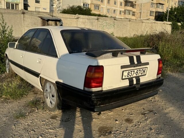 Белый Опель Омега, объемом двигателя 1.8 л и пробегом 350 тыс. км за 1200 $, фото 3 на Automoto.ua