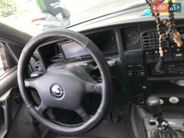Белый Опель Омега, объемом двигателя 2 л и пробегом 300 тыс. км за 1400 $, фото 1 на Automoto.ua