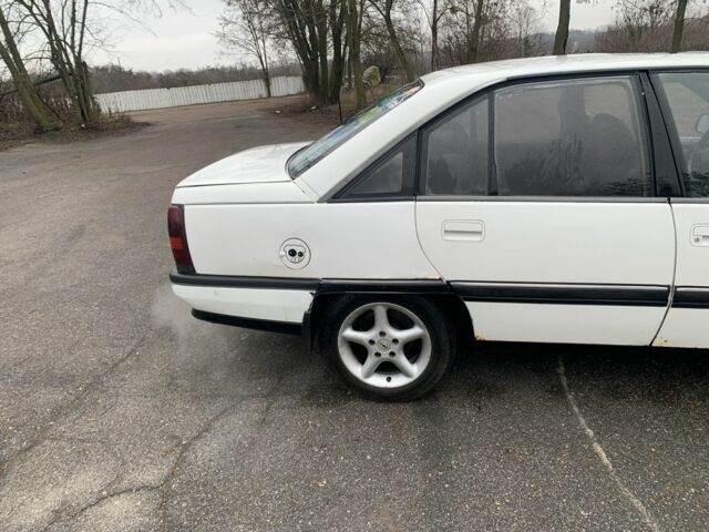 Білий Опель Омега, об'ємом двигуна 2 л та пробігом 33 тис. км за 1600 $, фото 4 на Automoto.ua