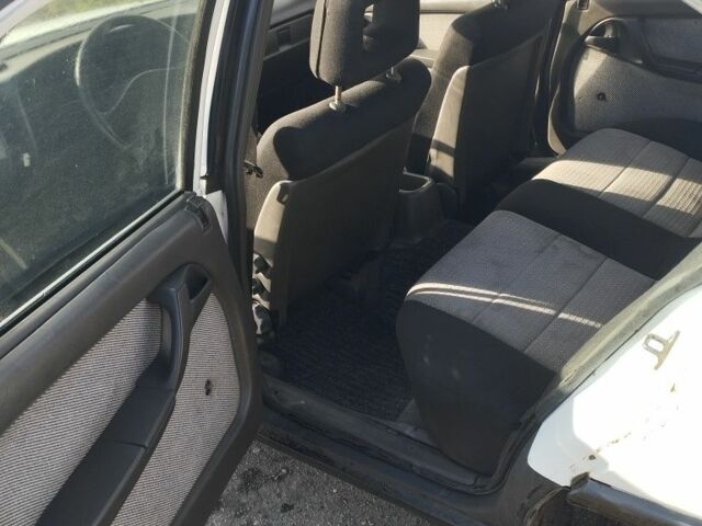 Опель Омега 1992 в Харькове на Automoto.ua Белый Опель Омега, объемом двигателя 2 л и пробегом 222 тыс. км за 950 $, фото 5 на Automoto.ua