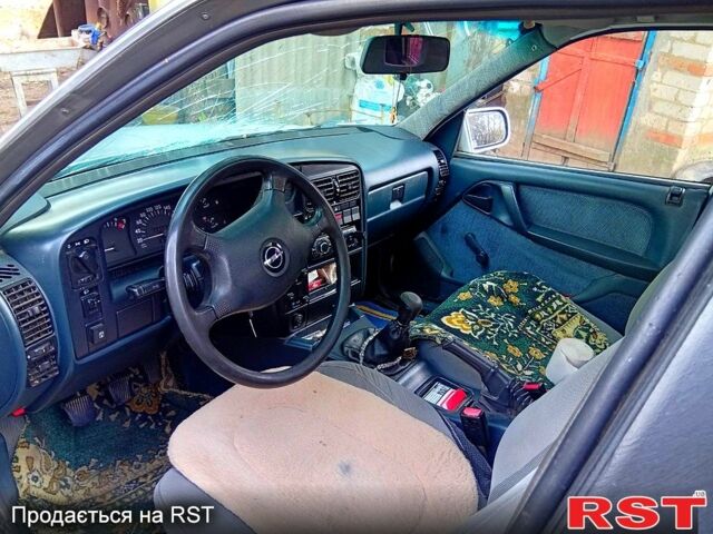 Опель Омега 1992 в Очакове на Automoto.ua Белый Опель Омега, объемом двигателя 2 л и пробегом 350 тыс. км за 1600 $, фото 3 на Automoto.ua