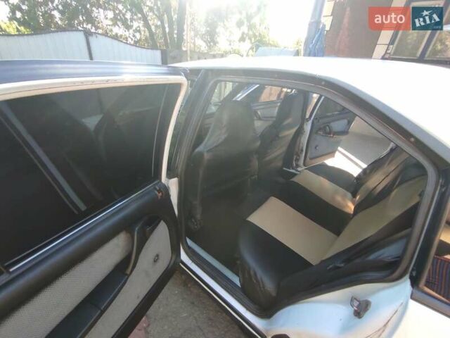 Білий Опель Омега, об'ємом двигуна 2 л та пробігом 325 тис. км за 2000 $, фото 1 на Automoto.ua