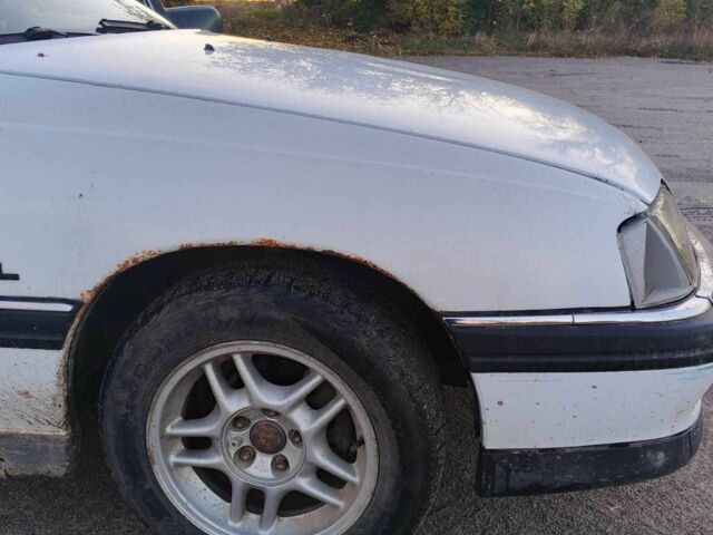 Белый Опель Омега, объемом двигателя 2 л и пробегом 390 тыс. км за 1321 $, фото 4 на Automoto.ua