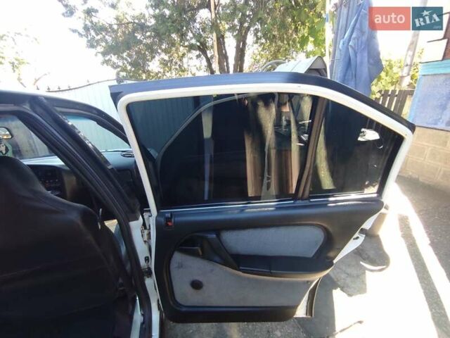 Білий Опель Омега, об'ємом двигуна 2 л та пробігом 325 тис. км за 2000 $, фото 2 на Automoto.ua