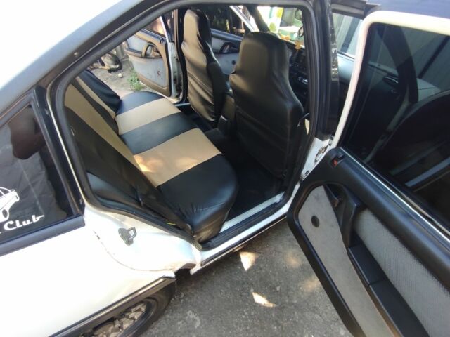 Белый Опель Омега, объемом двигателя 2 л и пробегом 333 тыс. км за 2019 $, фото 6 на Automoto.ua