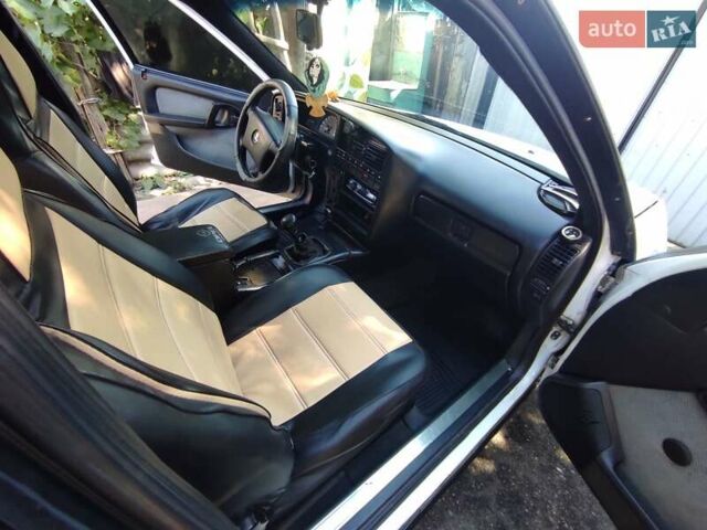 Білий Опель Омега, об'ємом двигуна 2 л та пробігом 325 тис. км за 2000 $, фото 8 на Automoto.ua