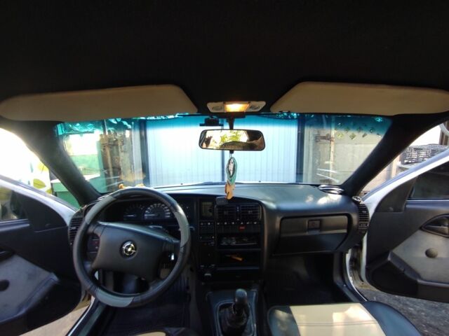 Белый Опель Омега, объемом двигателя 2 л и пробегом 333 тыс. км за 2019 $, фото 2 на Automoto.ua