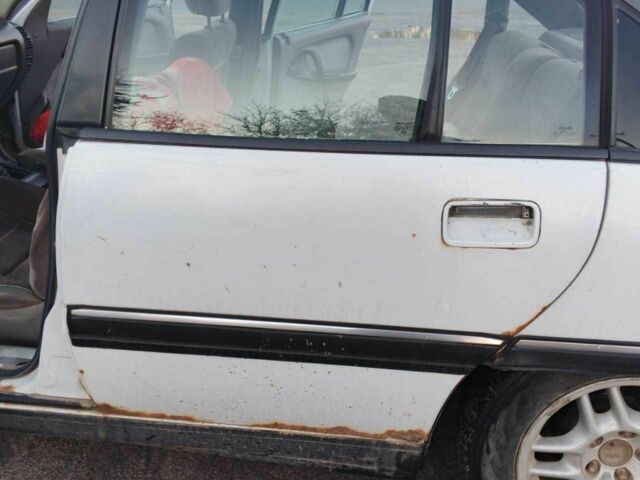 Белый Опель Омега, объемом двигателя 2 л и пробегом 390 тыс. км за 1321 $, фото 11 на Automoto.ua