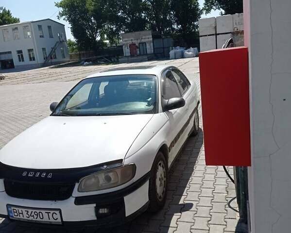Белый Опель Омега, объемом двигателя 2 л и пробегом 200 тыс. км за 2000 $, фото 2 на Automoto.ua
