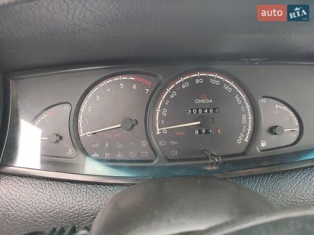 Белый Опель Омега, объемом двигателя 2 л и пробегом 309 тыс. км за 1700 $, фото 3 на Automoto.ua