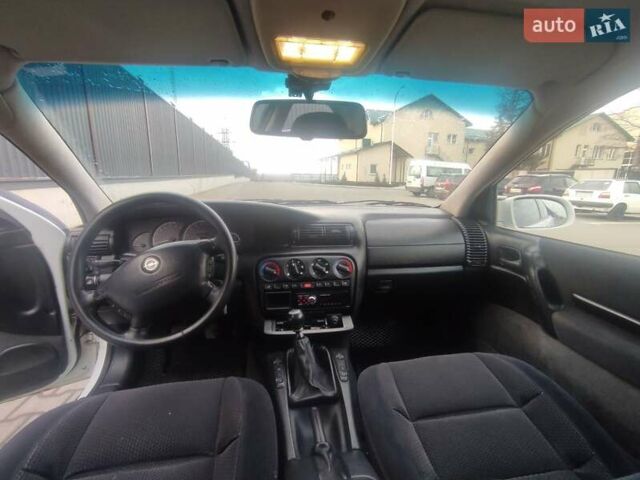 Белый Опель Омега, объемом двигателя 2 л и пробегом 309 тыс. км за 1700 $, фото 5 на Automoto.ua