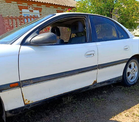 Белый Опель Омега, объемом двигателя 2 л и пробегом 350 тыс. км за 2300 $, фото 6 на Automoto.ua