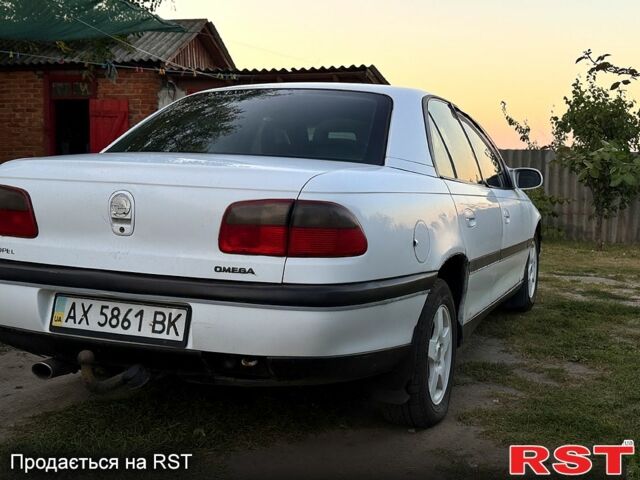 Белый Опель Омега, объемом двигателя 2 л и пробегом 200 тыс. км за 1450 $, фото 3 на Automoto.ua