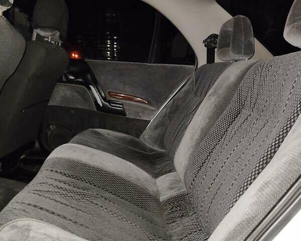 Белый Опель Омега, объемом двигателя 2 л и пробегом 209 тыс. км за 2500 $, фото 7 на Automoto.ua