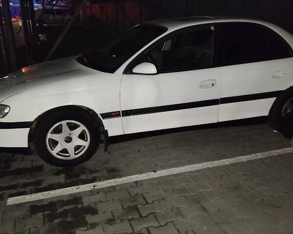 Белый Опель Омега, объемом двигателя 2 л и пробегом 209 тыс. км за 2500 $, фото 2 на Automoto.ua