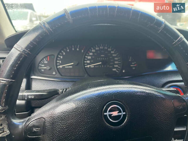 Белый Опель Омега, объемом двигателя 2 л и пробегом 320 тыс. км за 1650 $, фото 7 на Automoto.ua