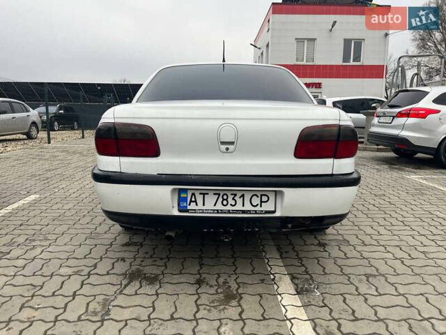 Белый Опель Омега, объемом двигателя 2 л и пробегом 320 тыс. км за 1650 $, фото 3 на Automoto.ua