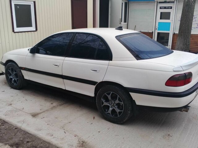 Белый Опель Омега, объемом двигателя 2 л и пробегом 260 тыс. км за 2800 $, фото 1 на Automoto.ua