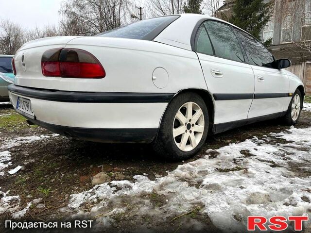 Белый Опель Омега, объемом двигателя 2 л и пробегом 400 тыс. км за 2200 $, фото 1 на Automoto.ua