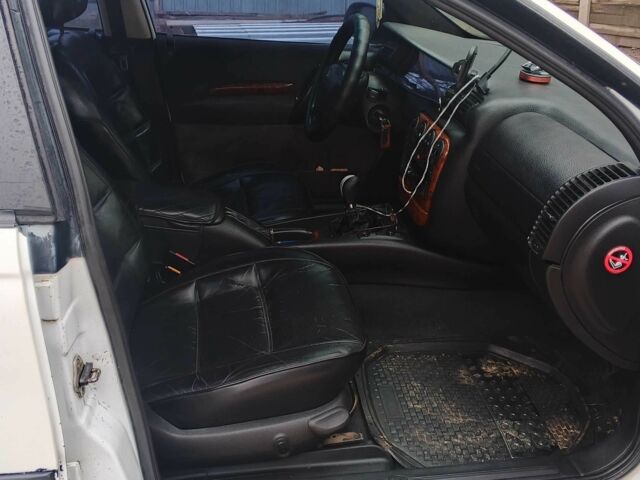 Белый Опель Омега, объемом двигателя 2 л и пробегом 260 тыс. км за 2800 $, фото 3 на Automoto.ua