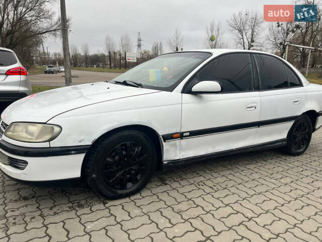 Белый Опель Омега, объемом двигателя 2 л и пробегом 320 тыс. км за 1650 $, фото 1 на Automoto.ua