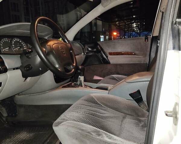 Белый Опель Омега, объемом двигателя 2 л и пробегом 209 тыс. км за 2500 $, фото 4 на Automoto.ua