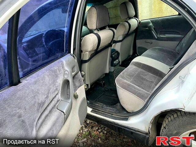 Белый Опель Омега, объемом двигателя 2 л и пробегом 400 тыс. км за 2200 $, фото 8 на Automoto.ua