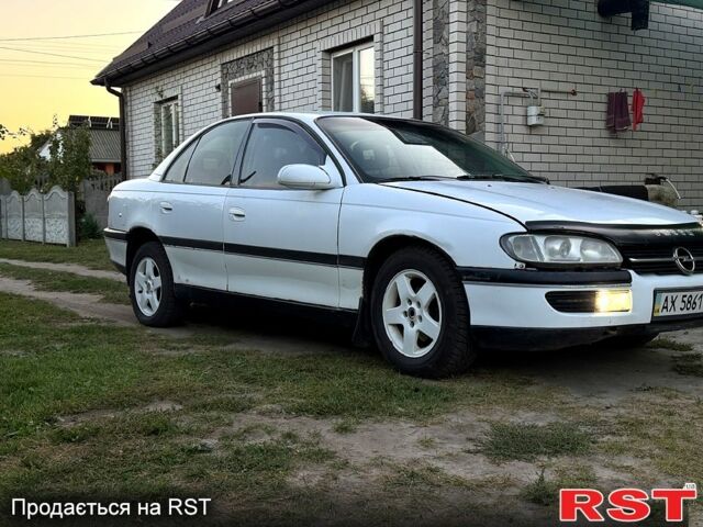 Белый Опель Омега, объемом двигателя 2 л и пробегом 200 тыс. км за 1450 $, фото 2 на Automoto.ua