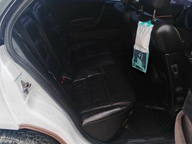 Белый Опель Омега, объемом двигателя 2 л и пробегом 260 тыс. км за 2800 $, фото 4 на Automoto.ua