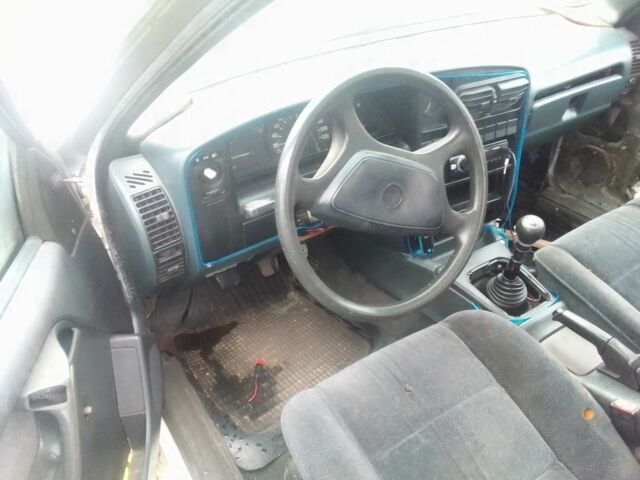 Белый Опель Омега, объемом двигателя 2 л и пробегом 345 тыс. км за 450 $, фото 5 на Automoto.ua