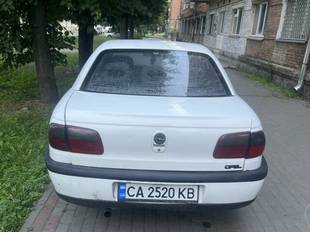 Белый Опель Омега, объемом двигателя 2 л и пробегом 510 тыс. км за 1700 $, фото 1 на Automoto.ua