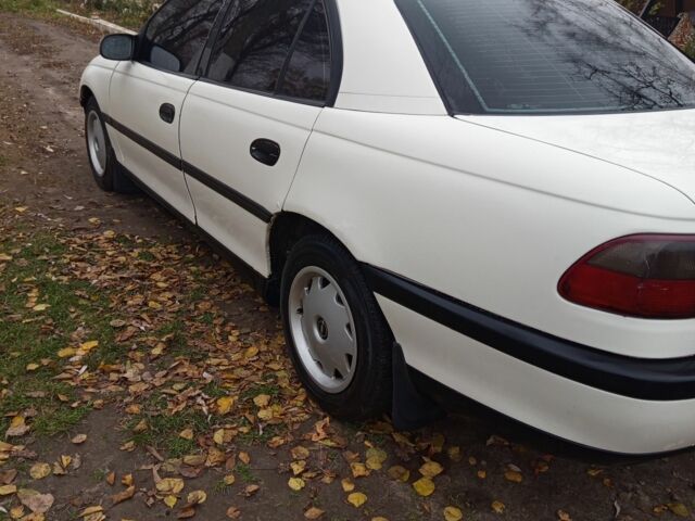 Білий Опель Омега, об'ємом двигуна 2 л та пробігом 1 тис. км за 3200 $, фото 1 на Automoto.ua