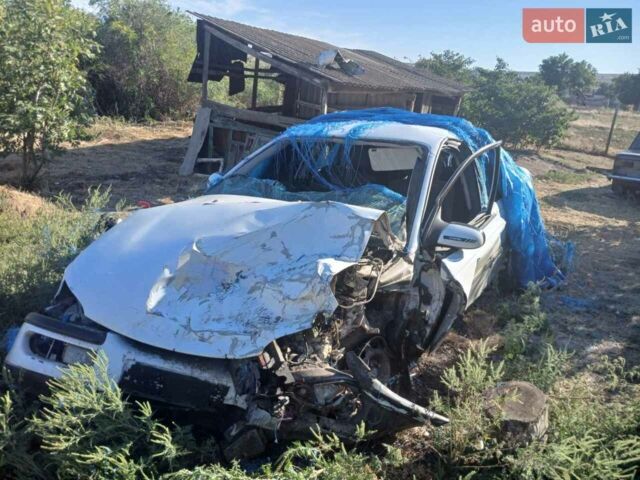 Білий Опель Омега, об'ємом двигуна 2 л та пробігом 155 тис. км за 700 $, фото 4 на Automoto.ua