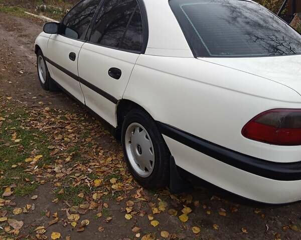 Белый Опель Омега, объемом двигателя 2 л и пробегом 1 тыс. км за 2500 $, фото 1 на Automoto.ua