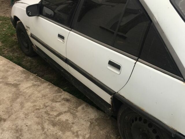 Белый Опель Омега, объемом двигателя 2 л и пробегом 3 тыс. км за 650 $, фото 3 на Automoto.ua