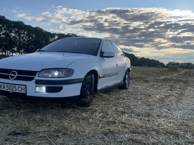 Белый Опель Омега, объемом двигателя 2 л и пробегом 389 тыс. км за 2200 $, фото 3 на Automoto.ua