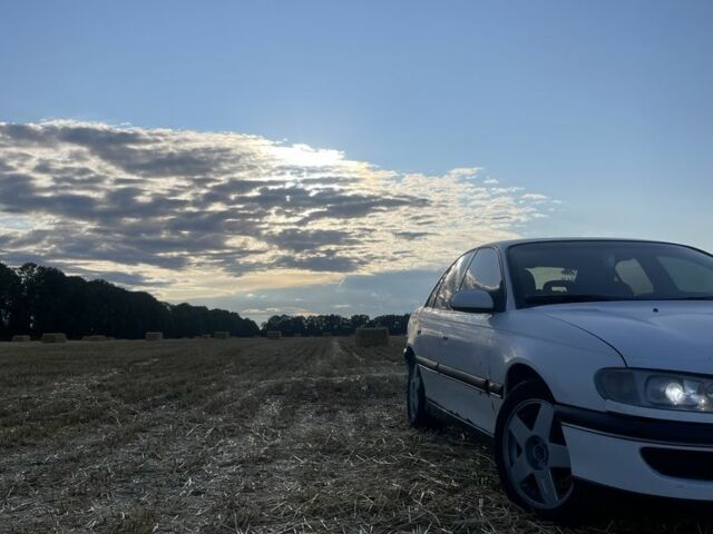 Белый Опель Омега, объемом двигателя 2 л и пробегом 389 тыс. км за 2200 $, фото 2 на Automoto.ua