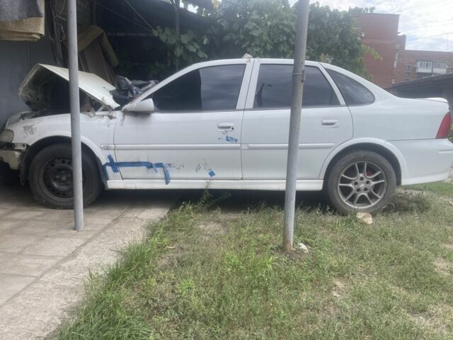 Белый Опель Омега, объемом двигателя 1.6 л и пробегом 288 тыс. км за 833 $, фото 4 на Automoto.ua