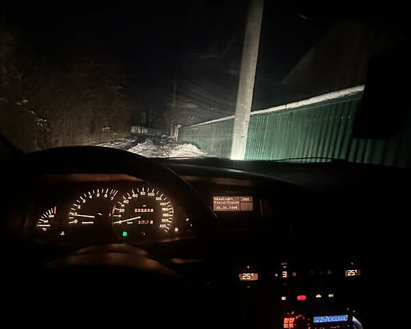 Белый Опель Омега, объемом двигателя 2 л и пробегом 227 тыс. км за 2600 $, фото 5 на Automoto.ua