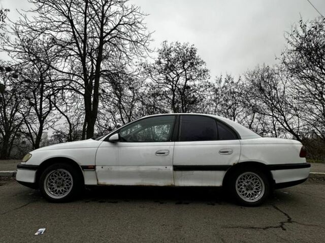 Білий Опель Омега, об'ємом двигуна 2 л та пробігом 3 тис. км за 1389 $, фото 2 на Automoto.ua