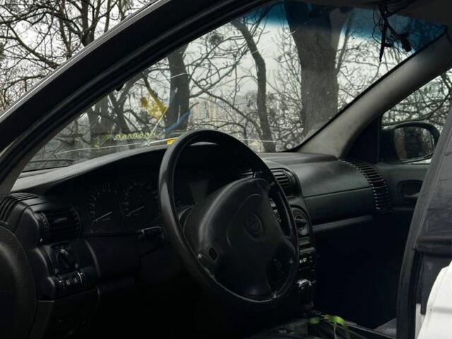 Білий Опель Омега, об'ємом двигуна 2 л та пробігом 3 тис. км за 1389 $, фото 9 на Automoto.ua