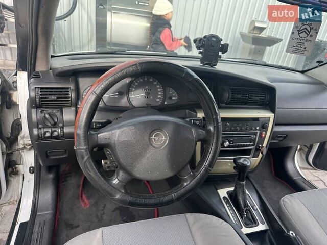 Опель Омега 2001 у Миколаєві на Automoto.ua Білий Опель Омега, об'ємом двигуна 2.5 л та пробігом 285 тис. км за 2700 $, фото 4 на Automoto.ua