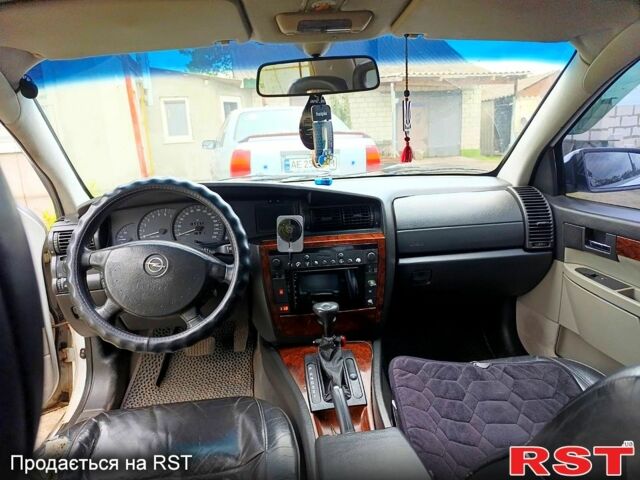 Белый Опель Омега, объемом двигателя 2.5 л и пробегом 356 тыс. км за 1500 $, фото 5 на Automoto.ua