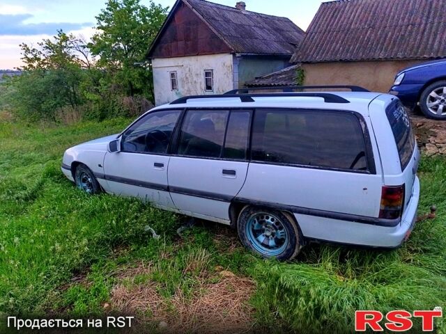 Белый Опель Омега, объемом двигателя 2.3 л и пробегом 200 тыс. км за 1000 $, фото 2 на Automoto.ua