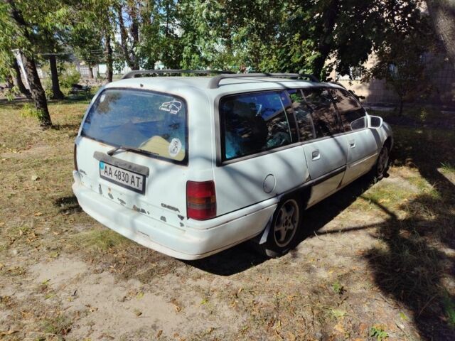 Белый Опель Омега, объемом двигателя 2 л и пробегом 500 тыс. км за 1000 $, фото 4 на Automoto.ua
