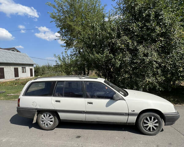 Білий Опель Омега, об'ємом двигуна 2.3 л та пробігом 380 тис. км за 2000 $, фото 7 на Automoto.ua