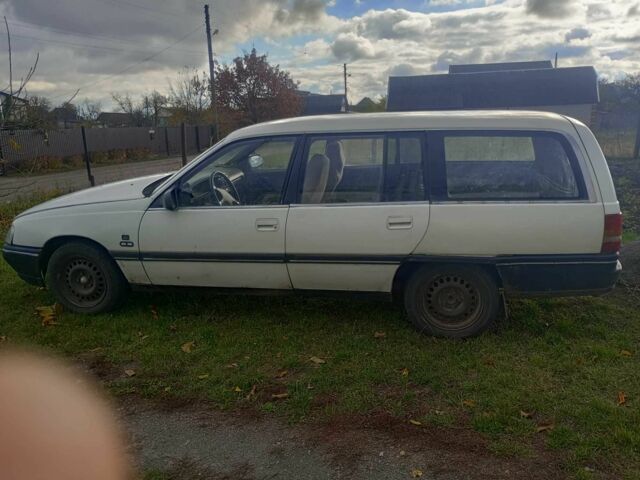 Белый Опель Омега, объемом двигателя 0 л и пробегом 100 тыс. км за 597 $, фото 1 на Automoto.ua