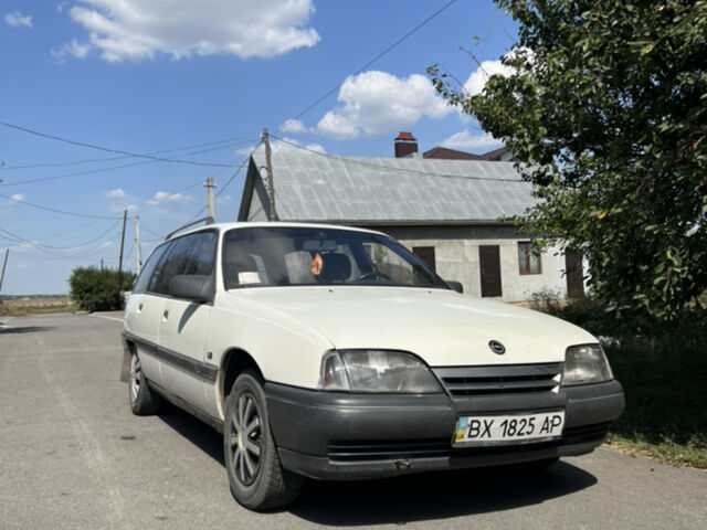 Білий Опель Омега, об'ємом двигуна 2.3 л та пробігом 380 тис. км за 2000 $, фото 11 на Automoto.ua