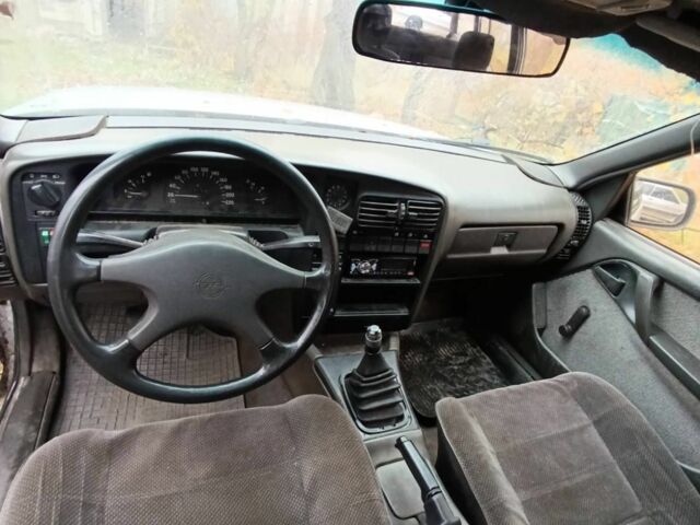 Білий Опель Омега, об'ємом двигуна 2.3 л та пробігом 350 тис. км за 1200 $, фото 6 на Automoto.ua